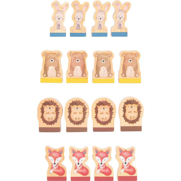 Tierfiguren aus Holz in vier Reihen: vier Kaninchen, vier Bären, vier Igel und vier Füchse, alle in sauberen horizontalen Linien auf weißem Hintergrund angeordnet.