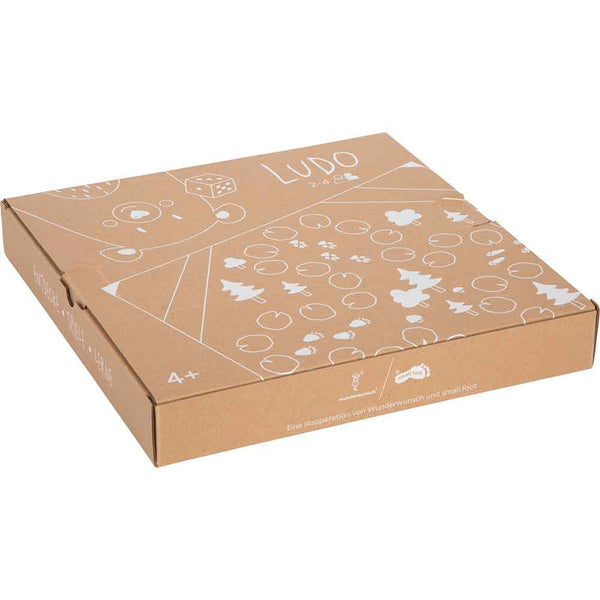 Eine geschlossene, flache, quadratische Pappschachtel mit weißer Druckgrafik und dem Wort "Ludo" auf dem Deckel, die wahrscheinlich ein Brettspiel enthält.