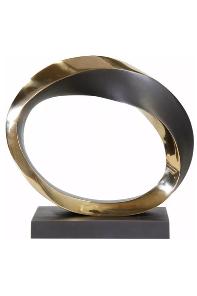 Bronzeskulptur „Eternity“ (2024) von Pierre-Paul Maillé mit einer offenen, gedrehten ovalen Form auf einem schwarzen rechteckigen Sockel.