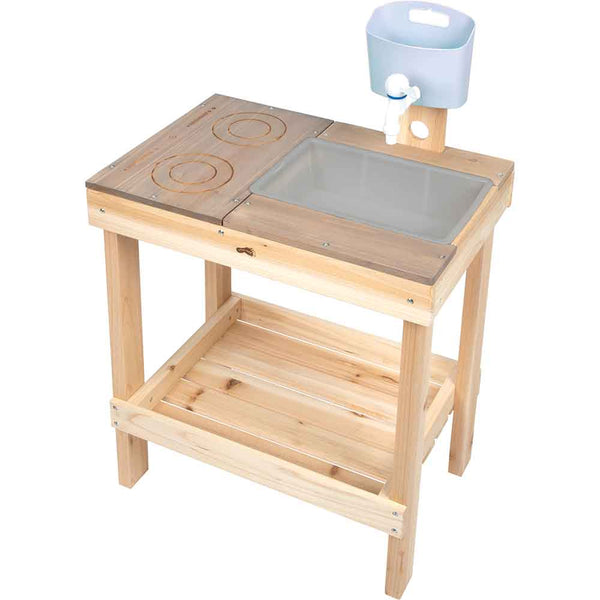 Eine Holzspüle mit einem Kunststoffbecken, einem Wasserhahn und einem Wasserbehälter aus Kunststoff, zwei Herdplatten und einer unteren Ablage aus Latten.