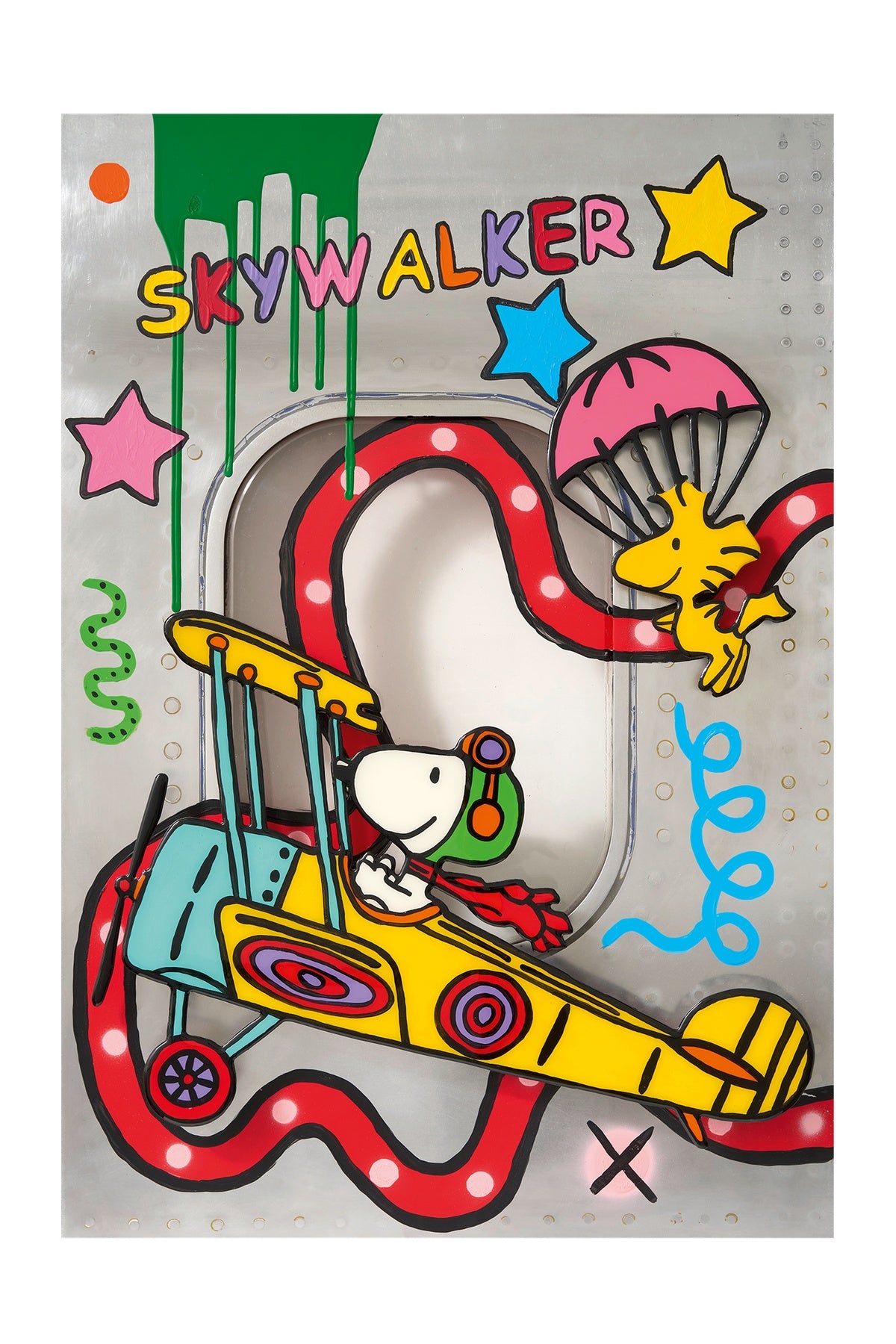 Snoopy fliegt ein farbenfrohes Flugzeug mit der Aufschrift SKYWALKER, während Woodstock in der Nähe mit dem Fallschirm abspringt, mit leuchtenden Sternen, Wirbeln und einem metallischen Hintergrund.