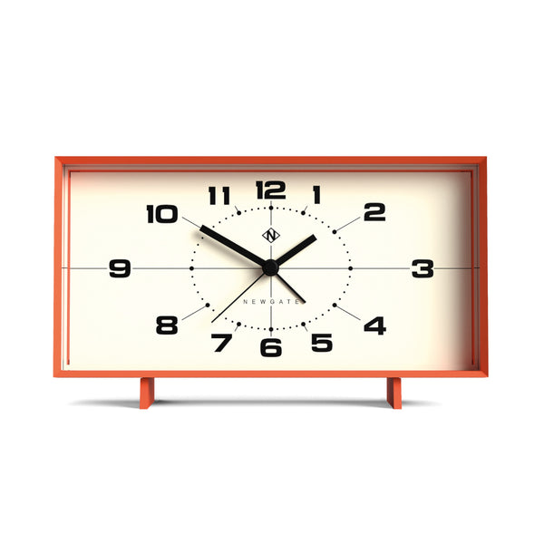 Rechteckige Retro-Uhr mit schwarzen Ziffern und Zeigern, orangefarbenem Rahmen und cremefarbenem Zifferblatt, die 10:10 anzeigt.