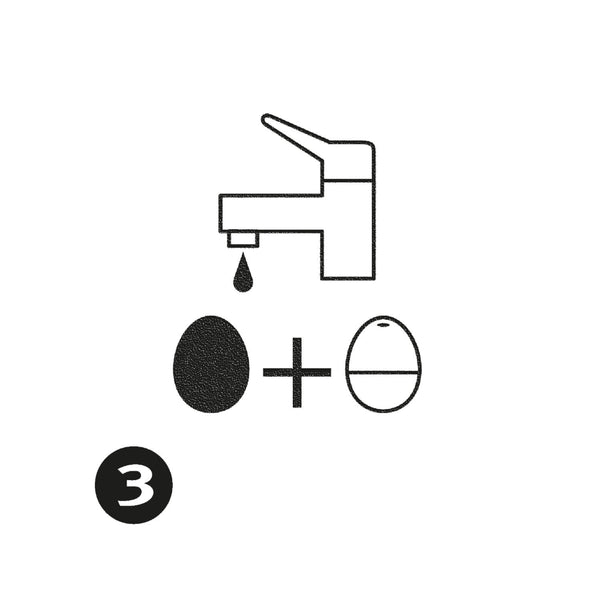 Schwarz-Weiß-Zeichnung eines tropfenden Wasserhahns über einem Ei und einem Eierumriss mit einem Pluszeichen dazwischen; ein schwarzer Kreis mit der Zahl 3 befindet sich unten links.