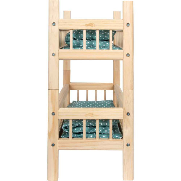 Ein hölzernes Etagenbett für Puppen mit zwei Etagen, die jeweils mit petrolfarbenem Bettzeug mit weißen Punkten und schützenden Seitengittern ausgestattet sind.