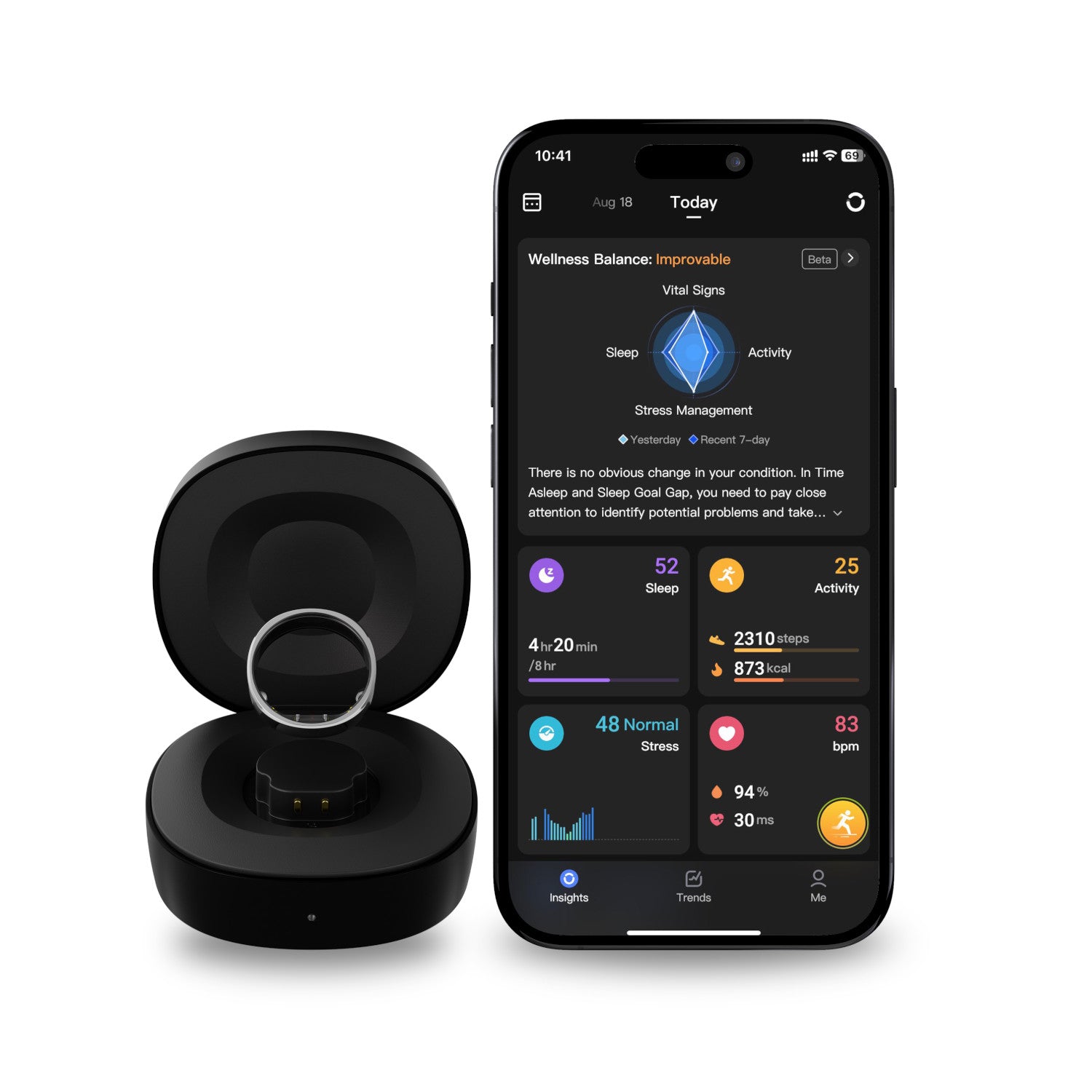 Ein intelligenter Ring in seinem Etui neben einem Smartphone, das eine App zur Überwachung von Gesundheit und Wellness anzeigt.