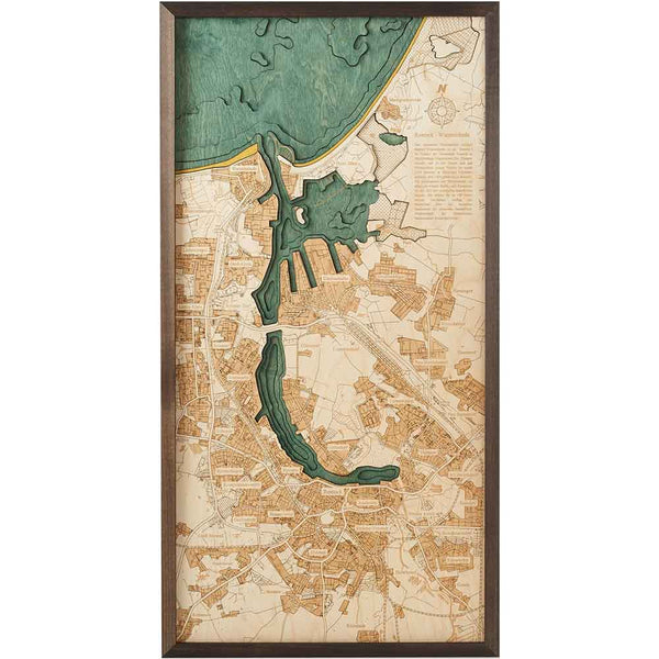 Gerahmte Karte in Hellbraun- und Grüntönen, die Küsten- und Stadtgebiete mit Gewässern, Straßen und einem detaillierten Stadtplan zeigt.