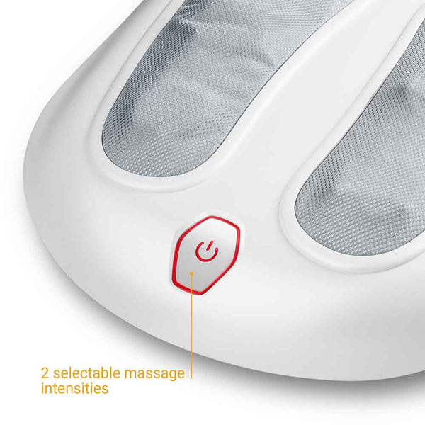Weißes Massagegerät mit roter Einschalttaste und Textanzeige für 2 wählbare Massagestärken.
