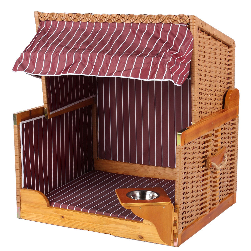 Haustierhaus aus Weidengeflecht mit kastanienbraun und weiß gestreiftem Kissen und Baldachin, mit eingebautem Holztablett und Metallschüssel.