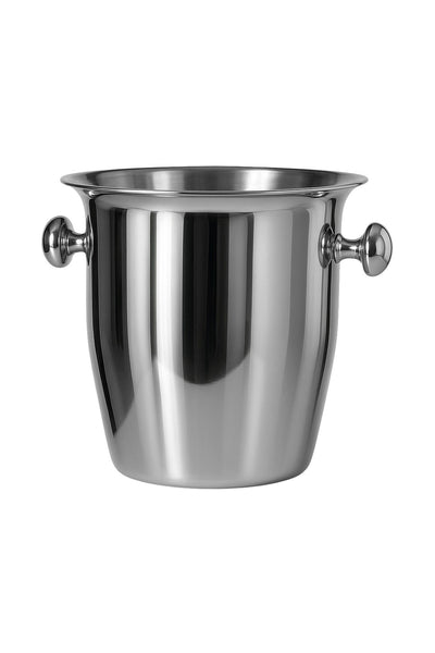 Ein Eiskübel aus poliertem Edelstahl mit zwei abgerundeten Seitengriffen vor einem schlichten weißen Hintergrund.