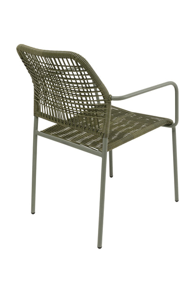 Ein Stuhl mit Metallgestell, Sitz und Rückenlehne aus geflochtenem Rattan in Olivgrün, dargestellt von der Rückseite vor einem weißen Hintergrund.