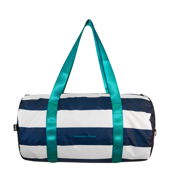 Tasche Weekender blau weiß gestreift  mit grünen Henkeln und Logo Süddeutsche Zeitung