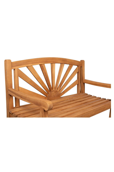 Holzbank mit Rückenlehne mit Sonnenschliff-Muster, Sitzfläche mit Lattenrost und Armlehnen.