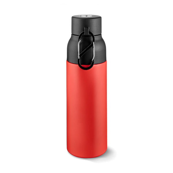 Rot-schwarze, wiederverwendbare Wasserflasche mit Karabinerhaken am Deckel, abgebildet auf weißem Hintergrund.
