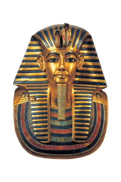 Goldene Totenmaske eines altägyptischen Pharaos, verziert mit blauen und goldenen Streifen, mit zeremoniellem Bart und detailliertem Kopfschmuck mit Kobra- und Geier-Emblemen.