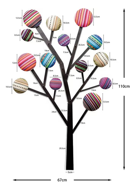 Dekoratives Baum-Wandbild mit bunten, gemusterten runden Blättern und beschrifteten Astmaßen in Zentimetern.