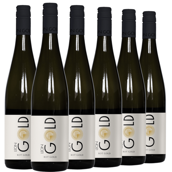 Sechs Flaschen Lion Gold Rot Gold Wein mit schwarzen Verschlüssen und weißen Etiketten stehen in einer Reihe.