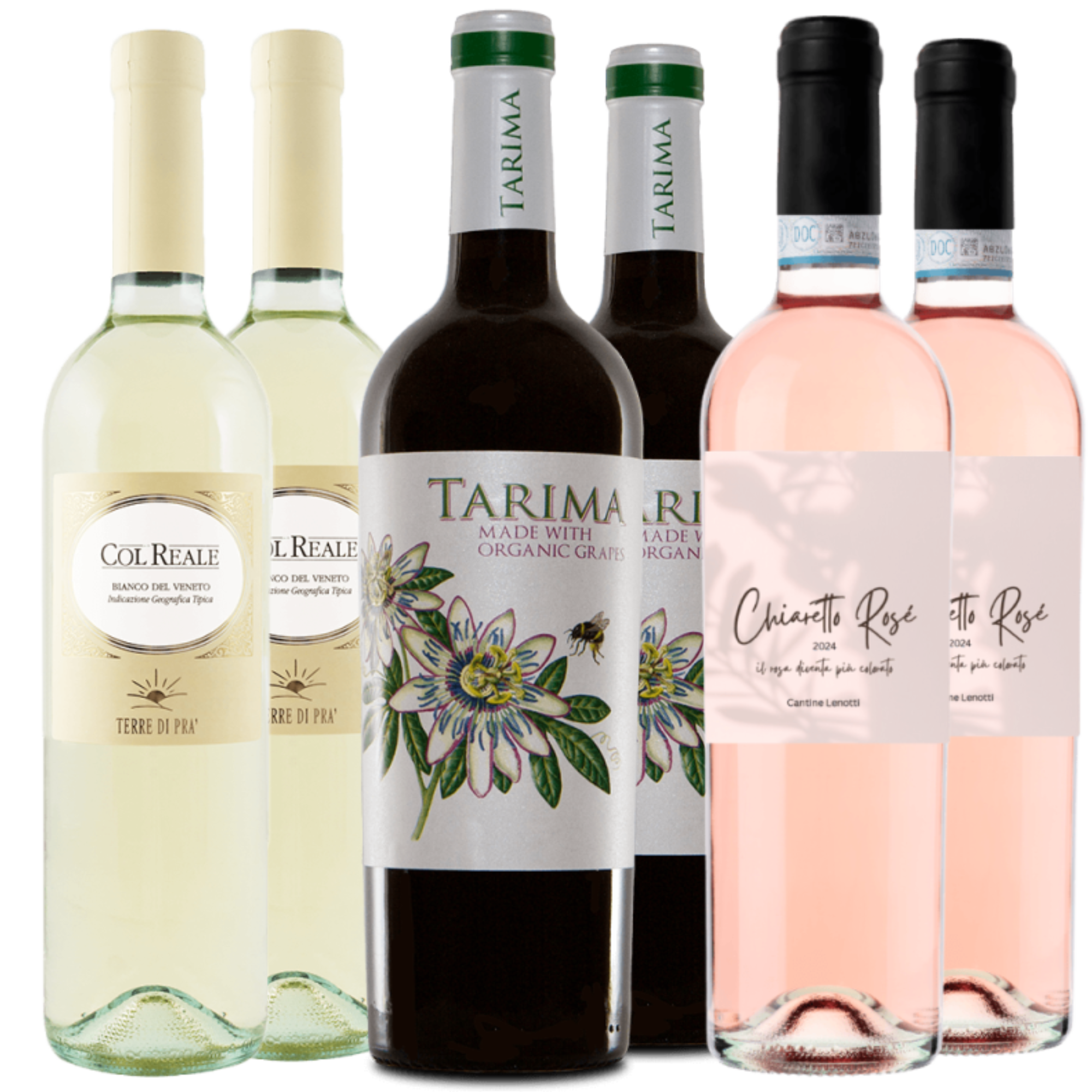 Je drei Flaschen Weiß-, Rot- und Roséwein stehen nebeneinander vor einem weißen Hintergrund.