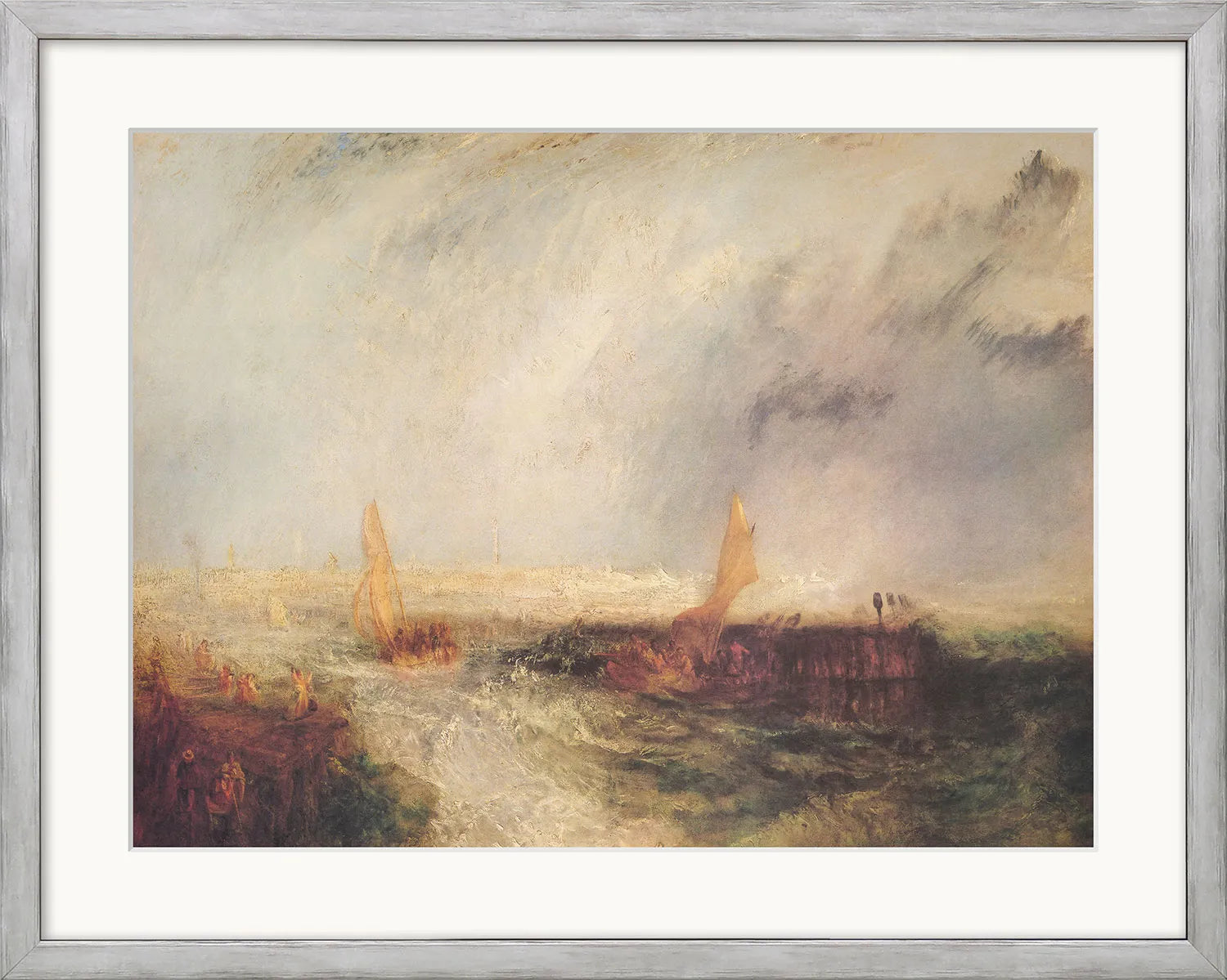 Impressionistisches Gemälde von Segelbooten auf rauer See unter bewölktem Himmel, mit Figuren am Ufer.