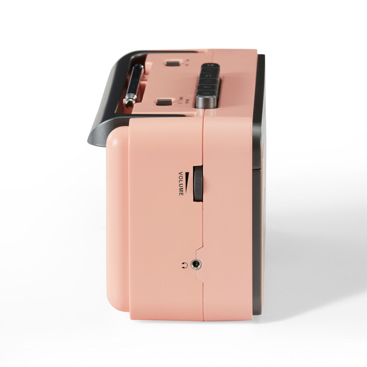 Seitenansicht des Crosley Kassettenspielers in Rosa/Grau, ein tragbarer Kassettenspieler mit Lautstärkeregler und Kopfhöreranschluss.