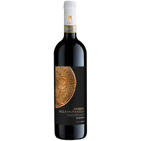 Eine Flasche Rotwein Amarone della Valpolicella Classico mit schwarzem Etikett und goldenem Münzmotiv.