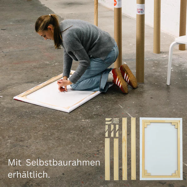 Eine Frau baut einen Holzrahmen auf dem Boden zusammen; die Rahmenteile und der fertige Rahmen sind im Bild zu sehen.