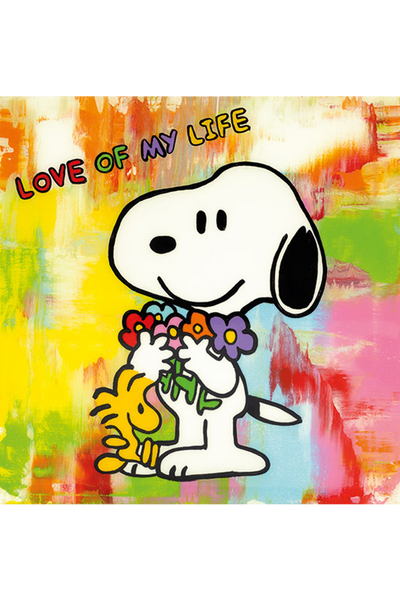 Das Bild zeigt Snoopy mit Woodstock und einem Blumenstrauß. 