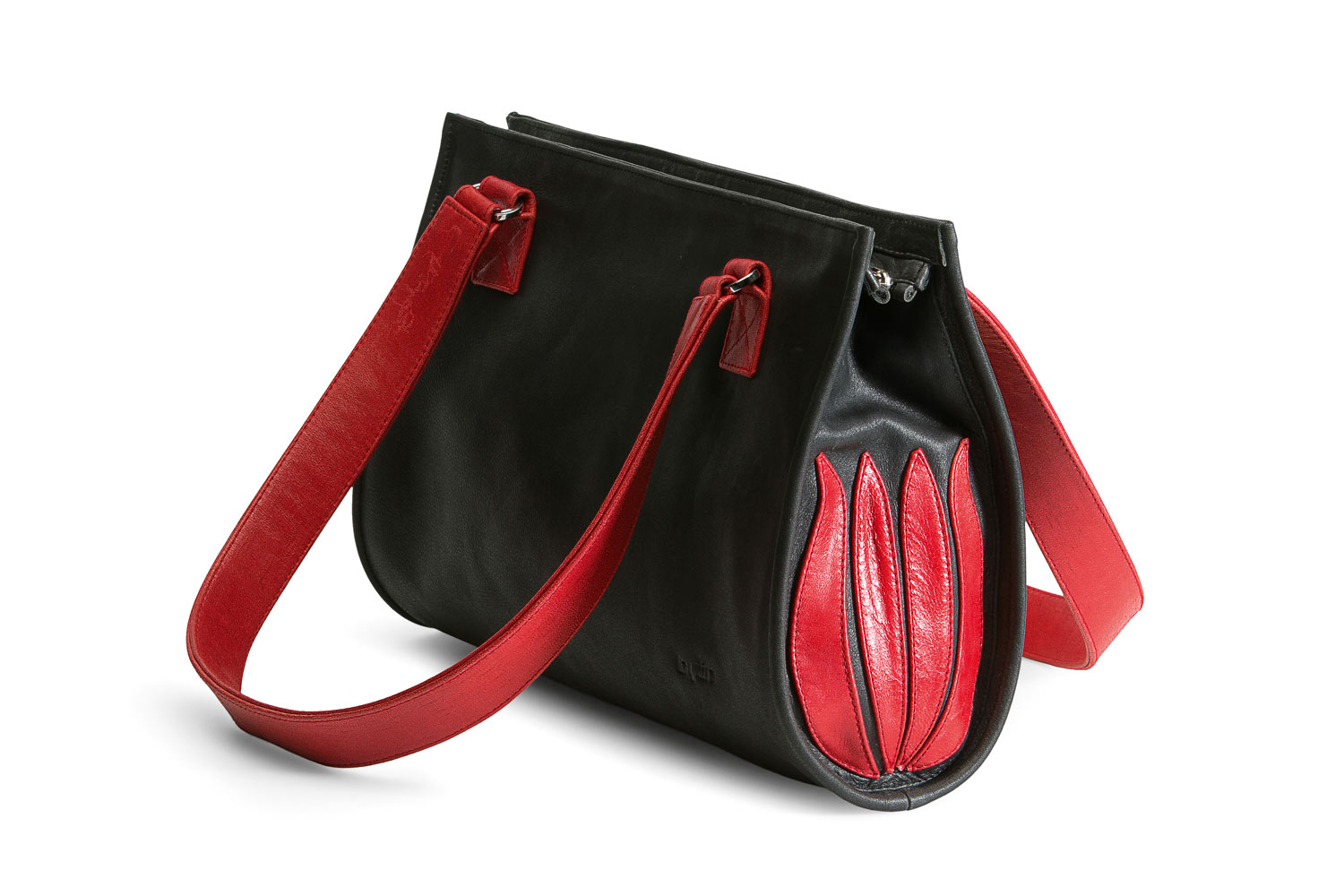 Schwarze Handtasche mit roten Schulterriemen und einem roten blattförmigen Design an der Seite.