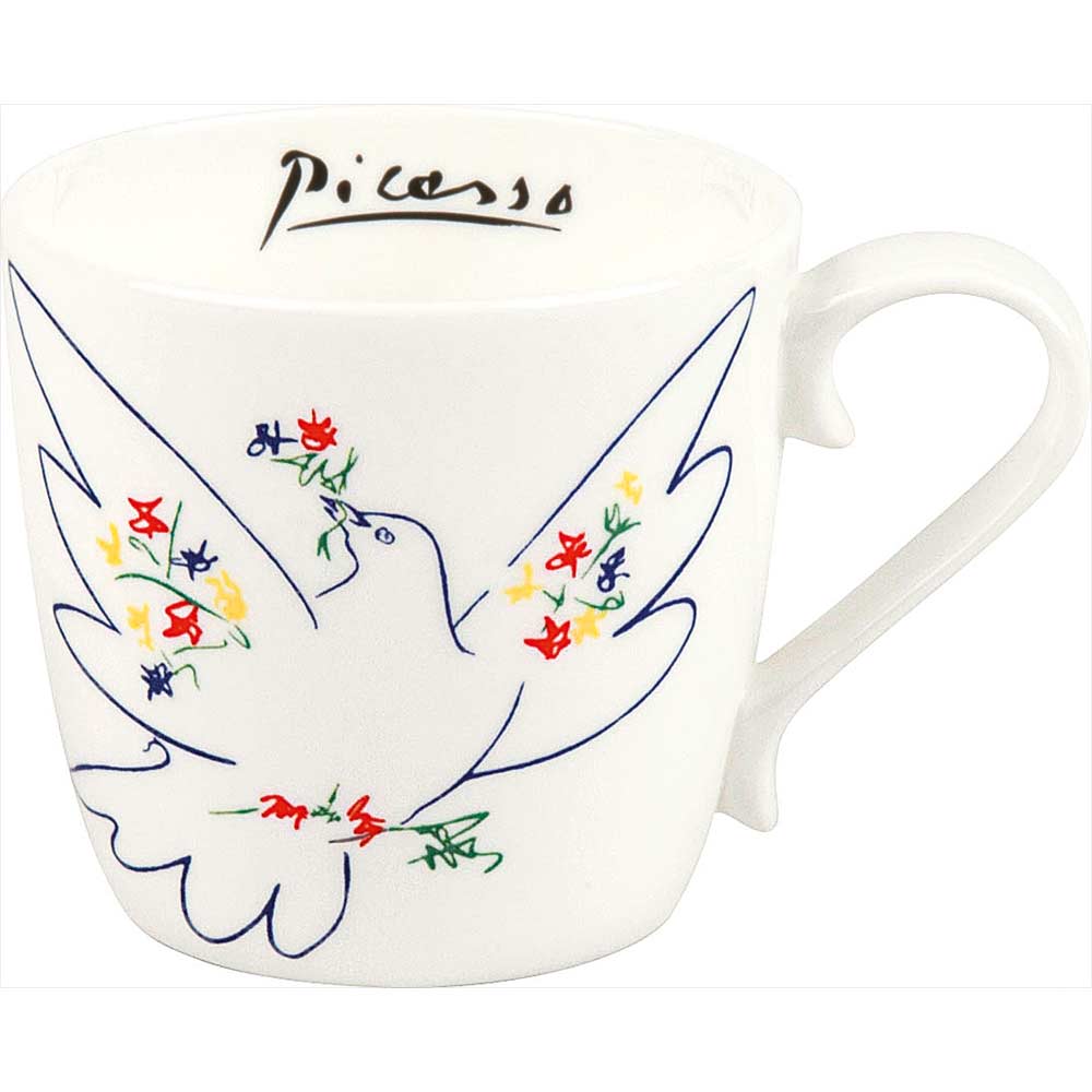 Weiße Tasse mit der blauen Umrandung einer Taube und bunten Blumen, mit Picassos Unterschrift am Rand.