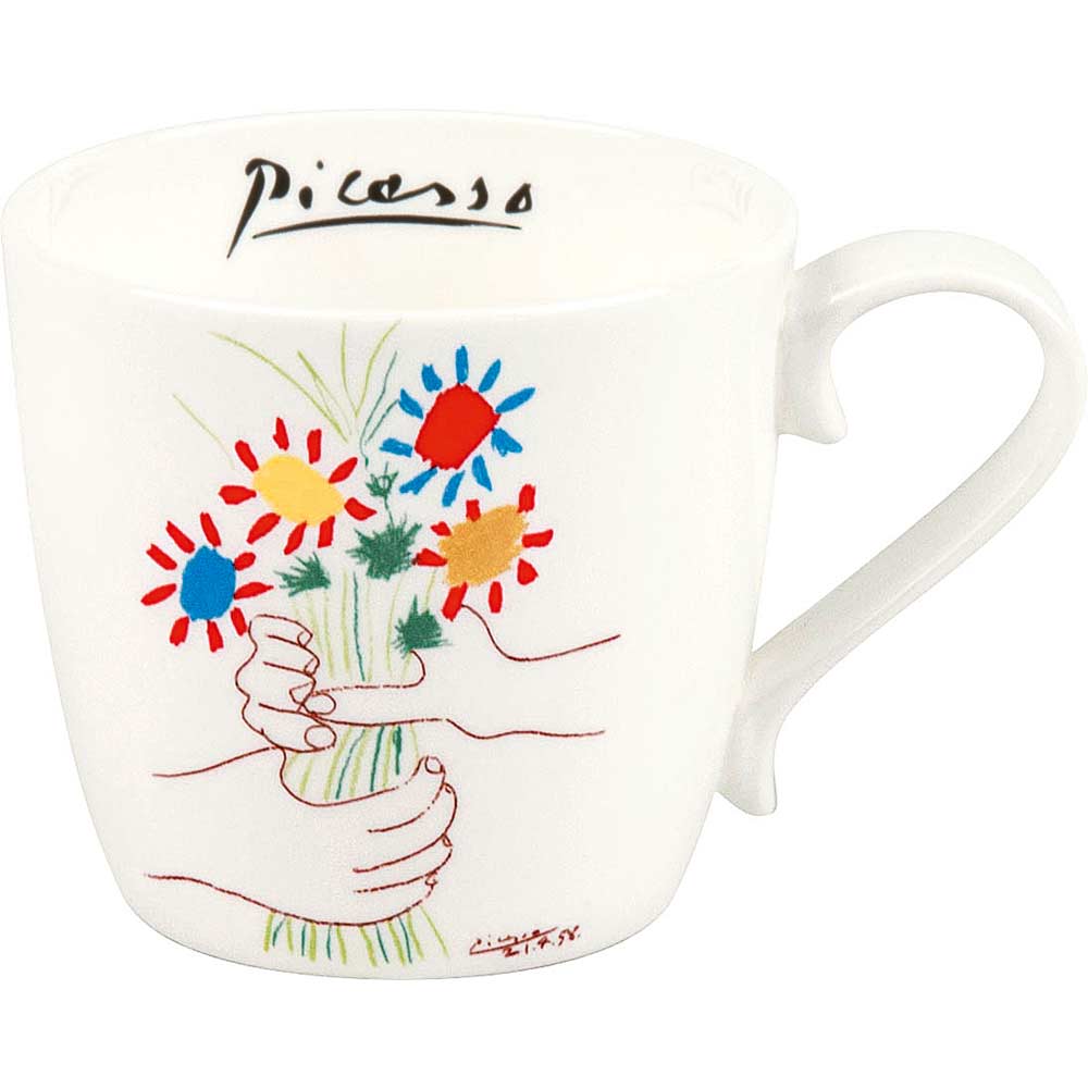 Weiße Tasse mit Picassos Unterschrift und bunten Blumen, die von mehreren Händen gehalten werden, inspiriert von seinen Kunstwerken.