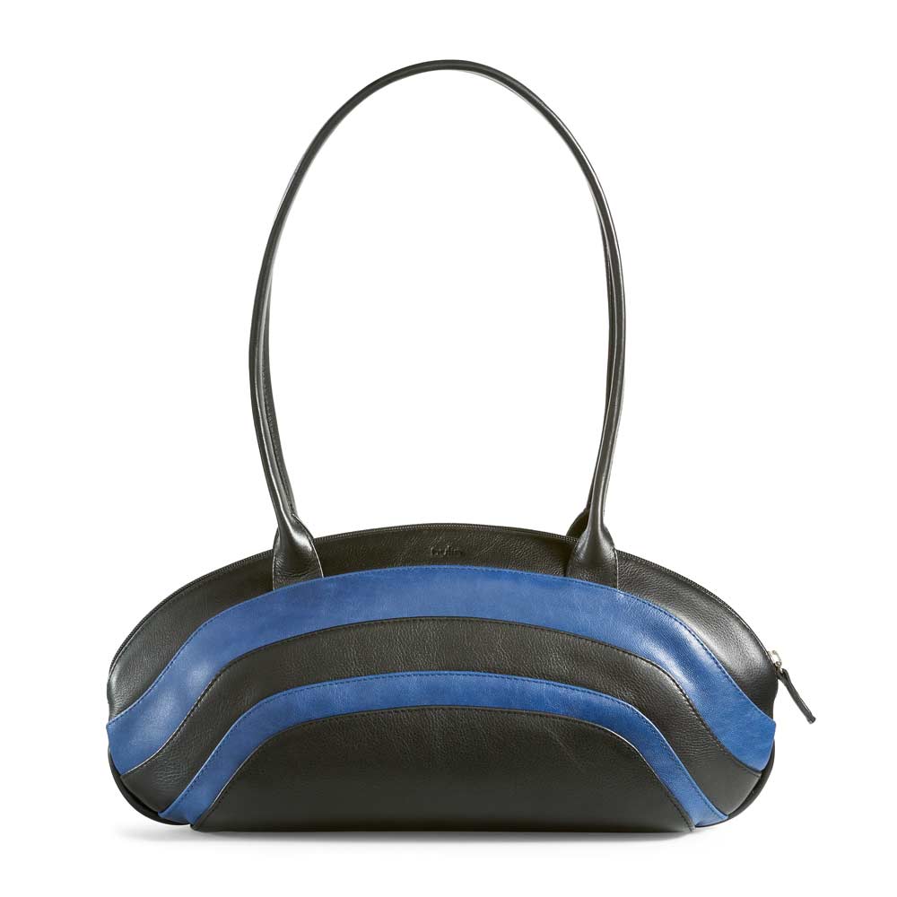 Schwarze Handtasche mit zwei langen Griffen und geschwungenen blauen Streifen auf der Vorderseite.