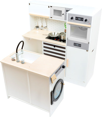 Die Kinderküche modular XL ist eine weiße Spielküche aus Holz mit Herd, Backofen, Spüle und Waschmaschine, dargestellt in der schrägen Draufsicht.
