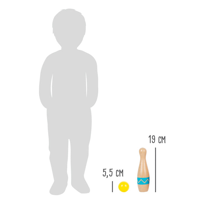 Silhouette eines Kindes neben Kegelspiel „Active“ Bowlingkegel (19 cm) und Ball (5,5 cm) zum Größenvergleich.