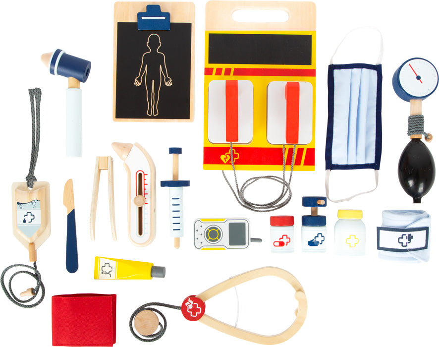 Der Notarztrucksack enthält medizinisches Holzwerkzeug, Medikamentenfläschchen, ein Klemmbrett, ein Stethoskop und eine Gesichtsmaske – alles übersichtlich angeordnet.