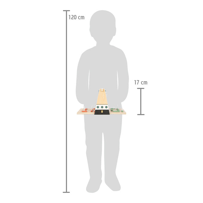 Silhouette eines 120 cm großen Kindes, das das Strategiespiel Regatta „Gold Edition“ hält, zum Größenvergleich in einer Breite von 17 cm dargestellt.