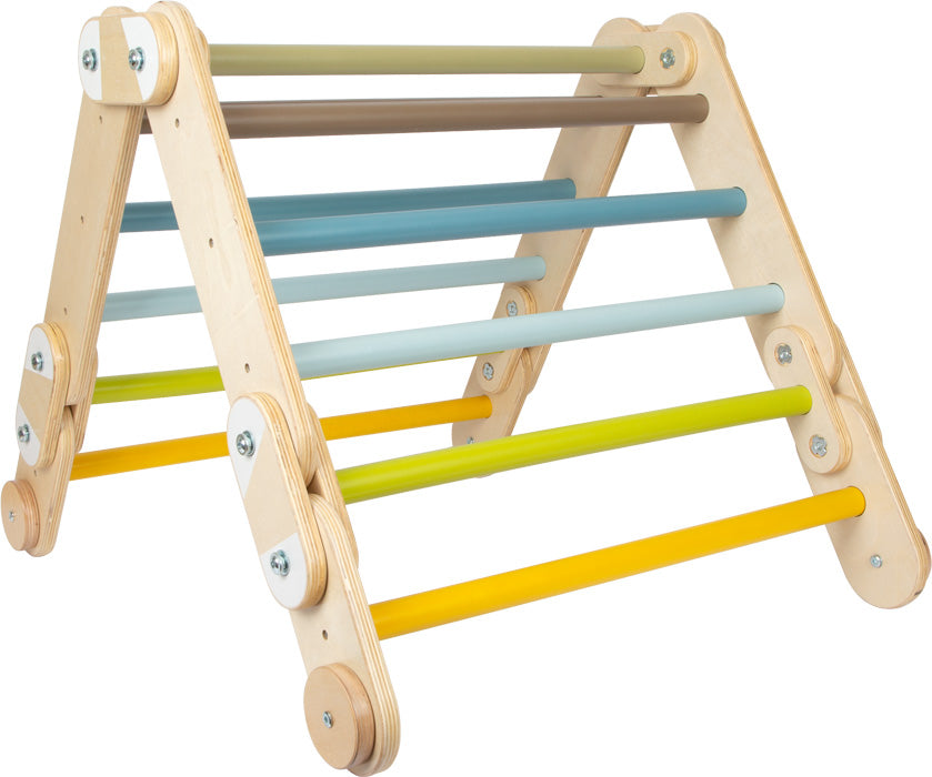 Das Kletterdreieck „Adventure“ ist ein A-förmiges Kletterdreieck aus Holz mit bunten Sprossen, das zum Spielen für Kinder konzipiert ist.