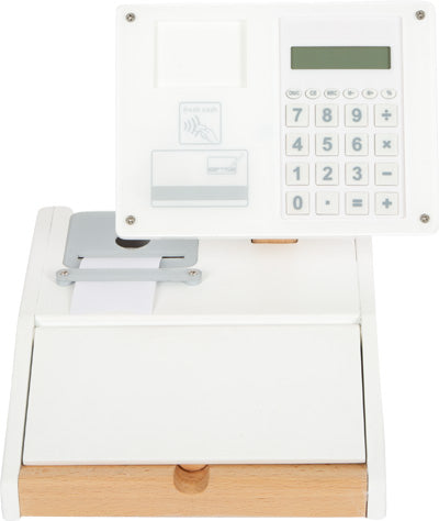 Die Kasse „fresh“ ist eine weiße Spielzeugkasse mit Knöpfen, Display, Bonrolle und Holzschublade.