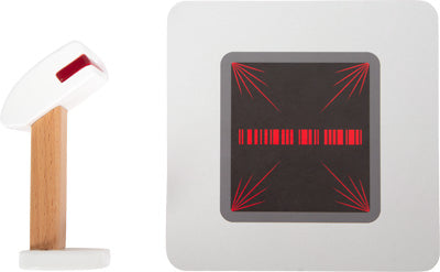 Das Kasse „fresh“-Spielzeug enthält einen Barcode-Lesegerät und eine quadratische Karte mit einem Barcode und roten Laserlinien auf weißem Hintergrund.