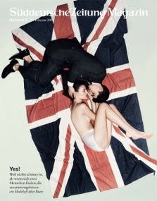 Ein Paar liegt auf einer großen Union-Jack-Flagge und umarmt sich, abgebildet auf dem Titelbild des Süddeutsche Zeitung Magazins.