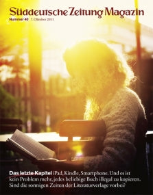 Eine Frau liest ein Buch im Freien im Sonnenlicht, Titelbild des Süddeutsche Zeitung Magazins, Ausgabe Oktober 2011.