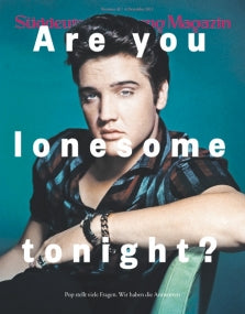 Ein junger Mann in einem schwarzen Hemd posiert mit dem Text "Are you lonesome tonight?".