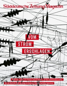 Zeitschriftenumschlag mit verwickelten schwarzen Drähten, Isolatoren und roten Textblöcken mit der Aufschrift Vom Strom erschlagen.