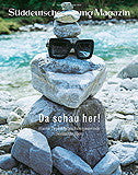 Ein Felsenstapel an einem Fluss trägt eine Sonnenbrille; der Titel der Zeitschrift und der deutsche Text überlagern das Bild.