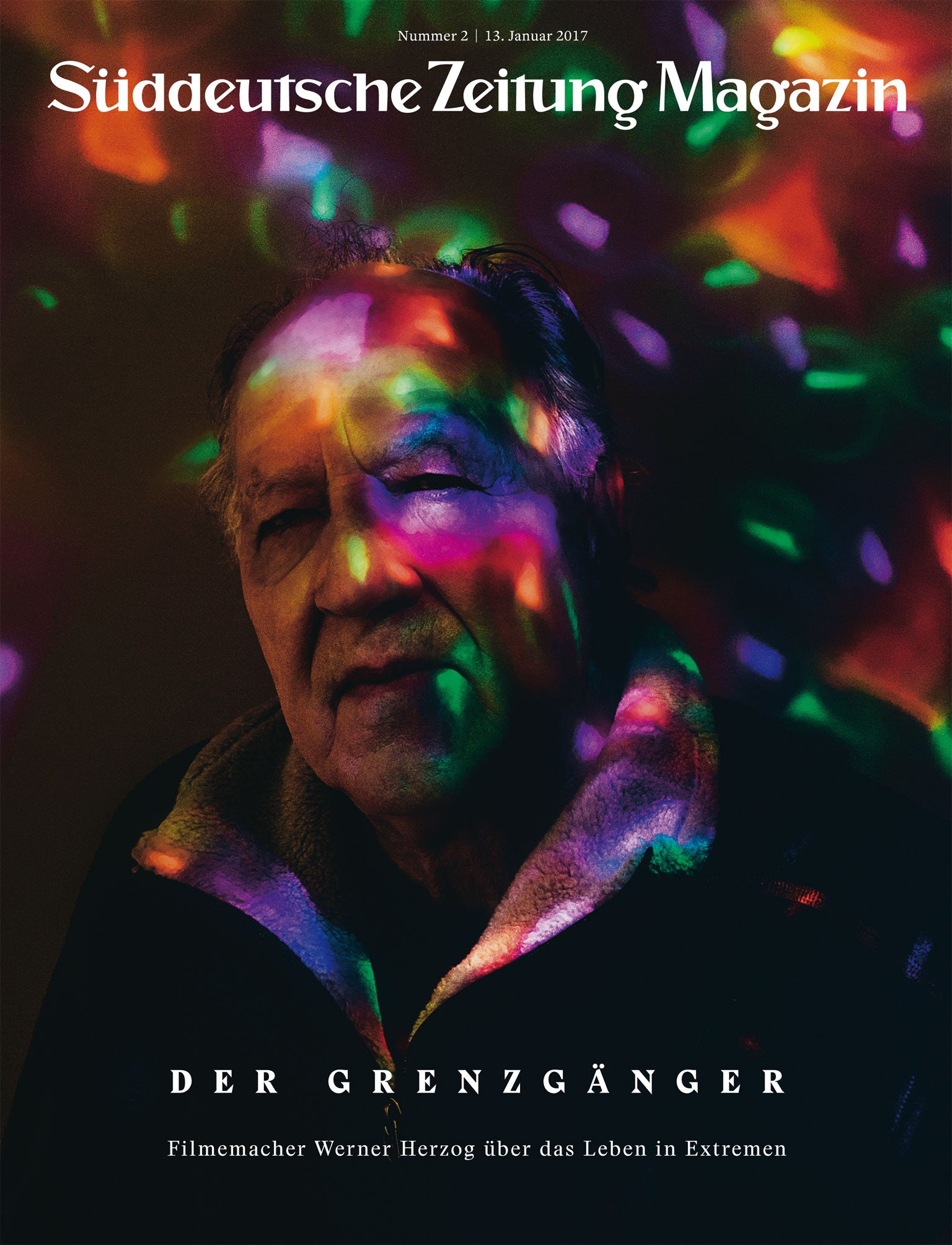 Ein älterer Mann mit farbigen Lichtern im Gesicht, abgebildet auf der Titelseite des Süddeutsche Zeitung Magazins.