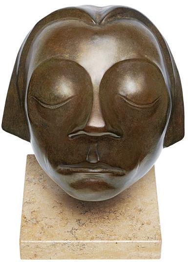 Bronzeskulptur eines heiteren, abstrakten menschlichen Gesichts mit geschlossenen Augen, montiert auf einem Steinsockel.