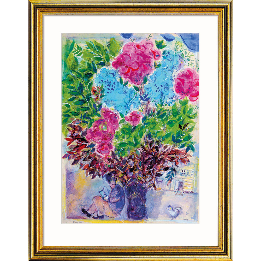 Ein farbenfrohes Gemälde eines Blumenstraußes in einer Vase mit rosa, blauen und grünen Farbtönen in einem goldenen Rahmen.