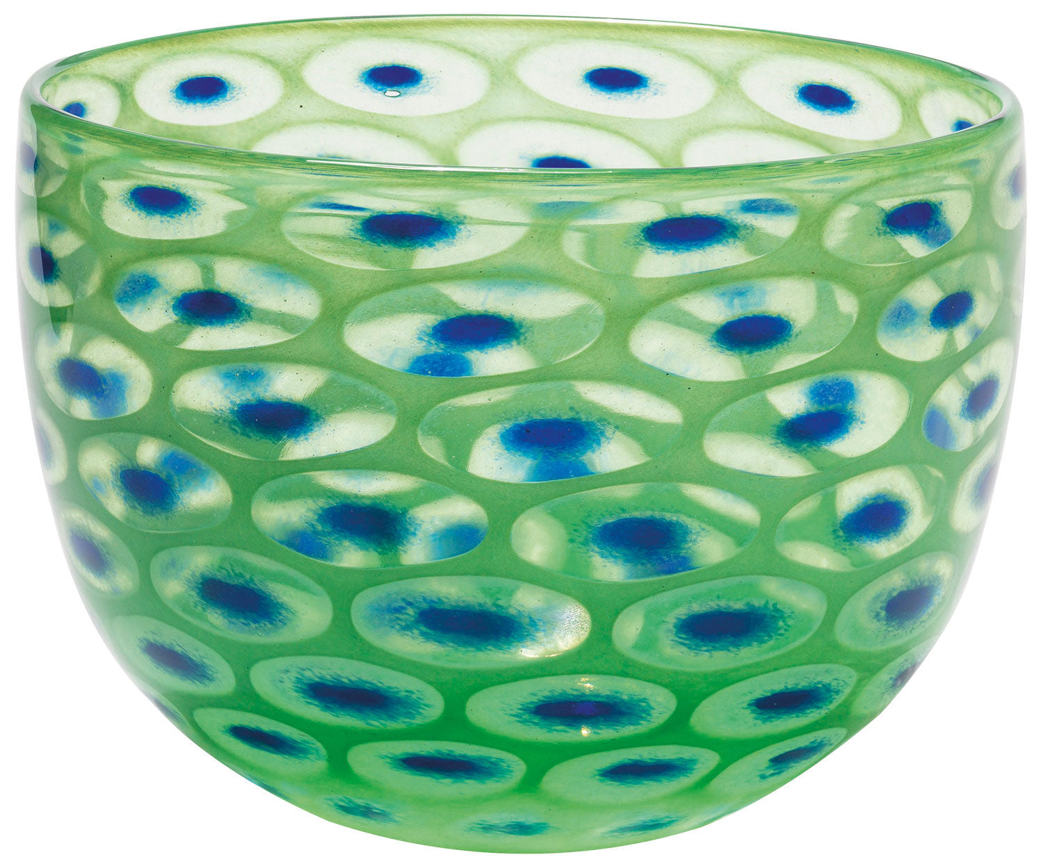Grüne Glastasse mit kreisförmigen blauen und weißen Punktmustern auf der Oberfläche.