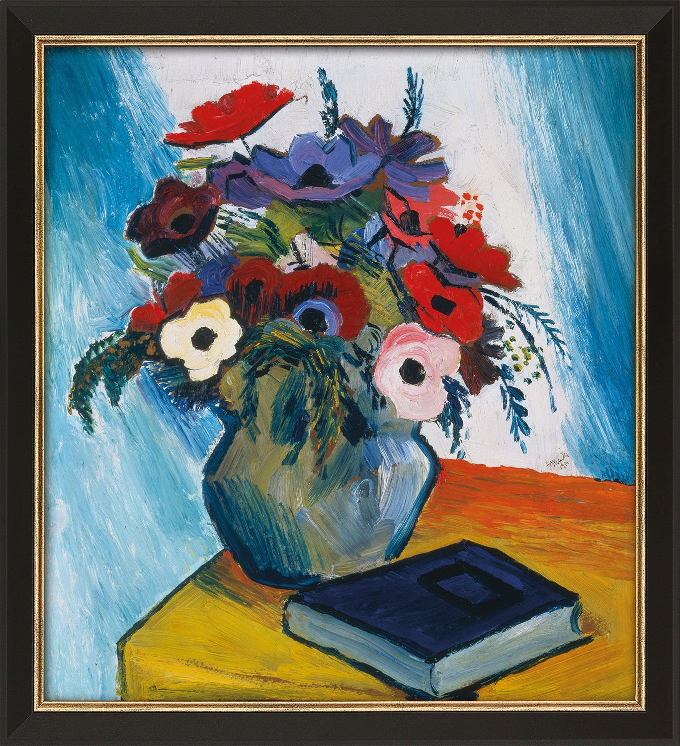 Farbenfroher Blumenstrauß in einer Vase neben einem geschlossenen Buch auf einem gelben Tisch, in einem ausdrucksstarken, kräftigen Stil gemalt.