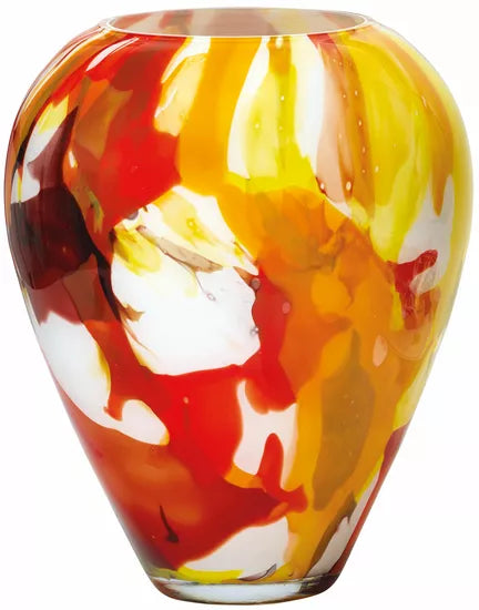 Die Glasvase „Amarillo“ zeigt abstrakte Wirbel in leuchtendem Rot, Gelb, Orange und Weiß.