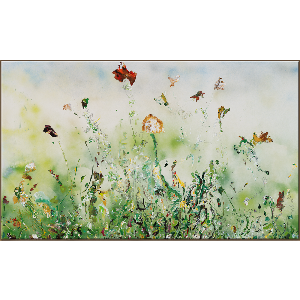 Abstraktes Gemälde von Wildblumen auf einer grünen Wiese mit verstreuten roten und gelben Blüten vor einem sanften, bewölkten Himmel.