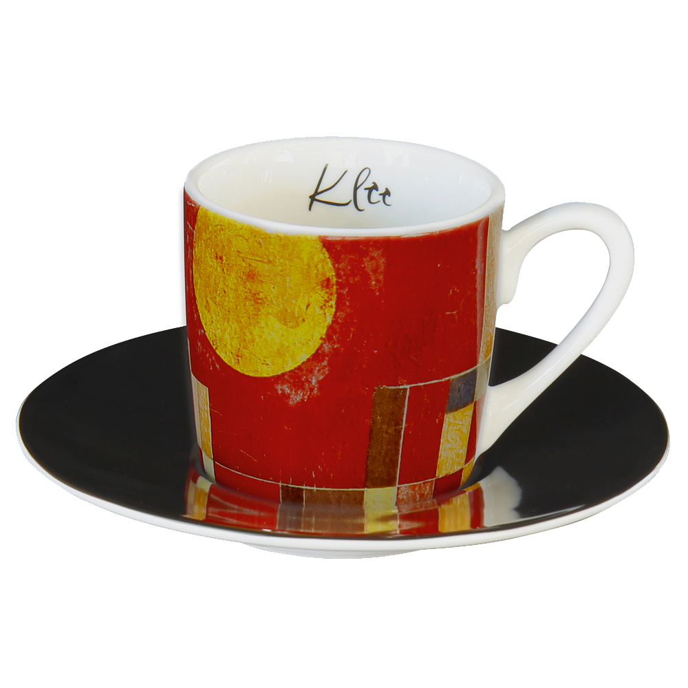 Weiße Tasse und Untertasse mit einem abstrakten roten und gelben Design und dem Wort Klee in der Tasse.